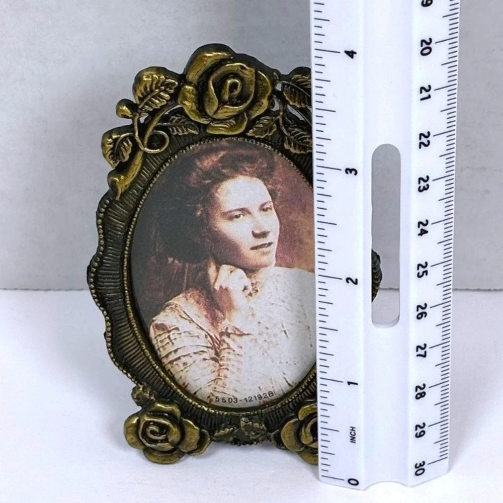 Vtg 80s Ornate Oval Rose-Embossed Mini PhotoFrame 2.5x3 Victorian Dark Romantic